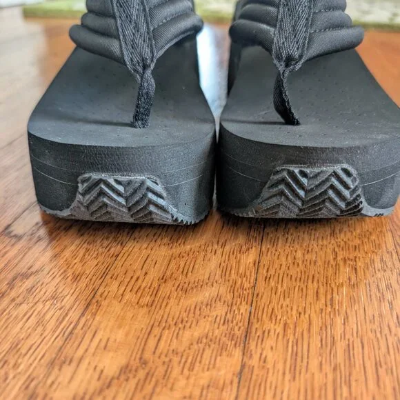 Sporty Wedge Sandal | Size 8 - Picture 6 of 7